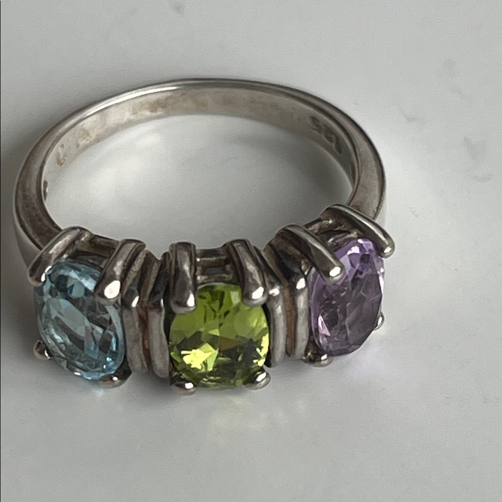 Elegant Silver Ring with Multicolor Gemstones